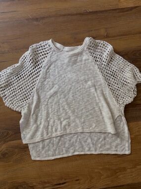 Billabong Daybreak knit top Size M Lightweight Cream Crochet Sleeve Beach Top